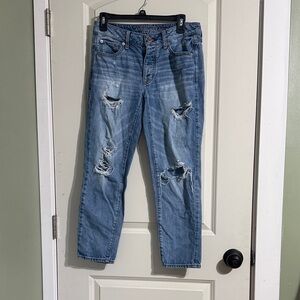 American Eagle Outfitters Light Blue Distressed Boy Crop Jeans. Girls size 2